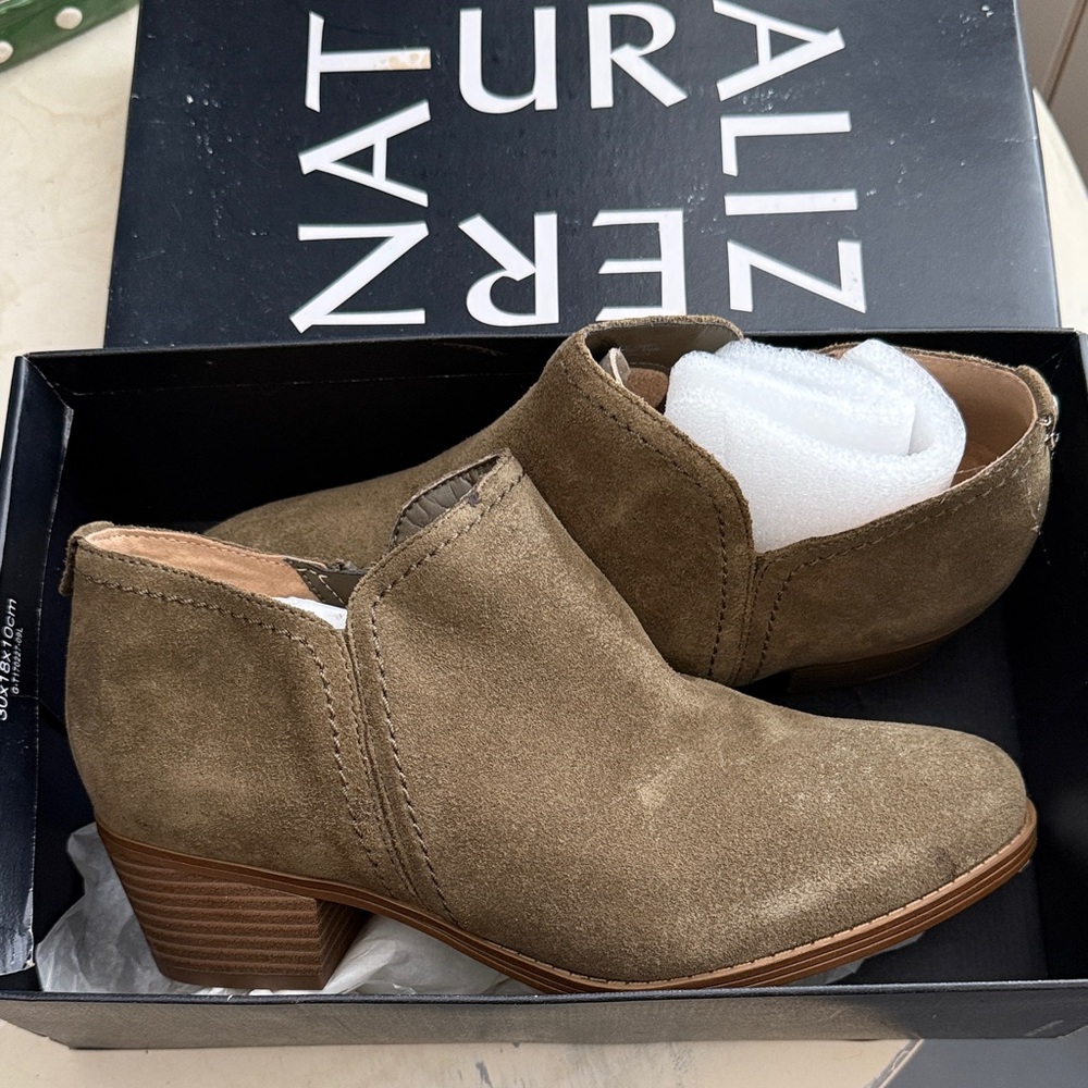Naturalizer Ankle Booties, Size 8 WW